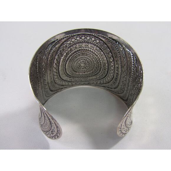 Chico's Brass Black Bead Cuff Bracelet Wrist size 6‎ Whisygoth Rave Novelty Open - Picture 3 of 7